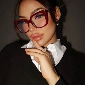 Chic Red Oversized Sunglasses